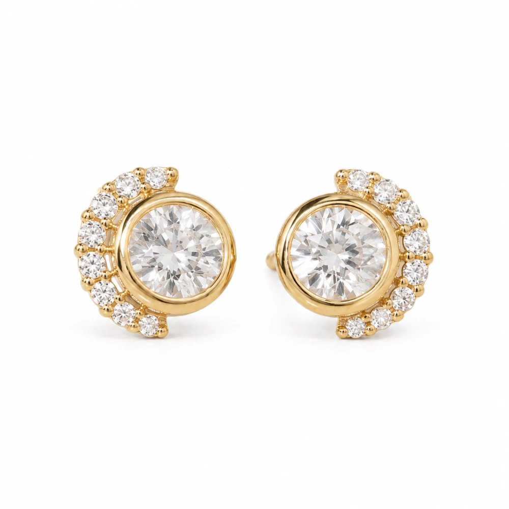Anting stud berlian halo — The Crescent Halo Studs