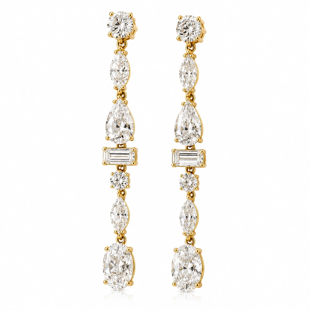 The Diamond Line Drops — Sepasang · 2 pear 0,20 ct + 2 marquise 0,15 ct + baguette & round per sisi · ±1,90 ct total · Panjang 48 mm · Emas 18K
