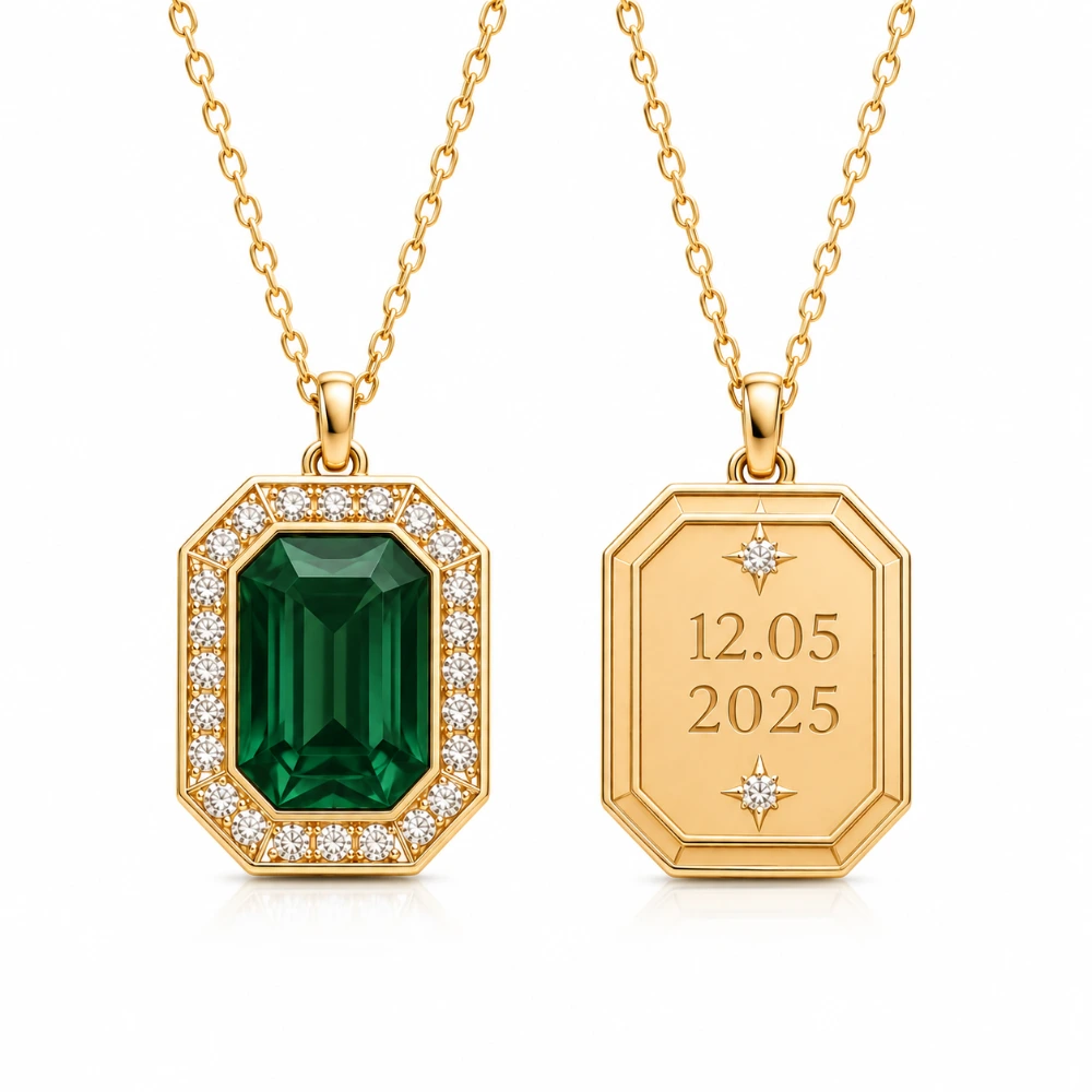 The Emerald Tablet Locket — Emerald cut 1,50 ct · Halo 34 × 0,01 ct · Sisi belakang berukir tanggal · Rantai 45 cm · Emas 18K
